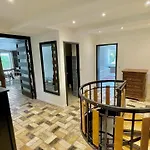 Apartmán Large With Sauna, Terrace, Garden And Open Fireplace
